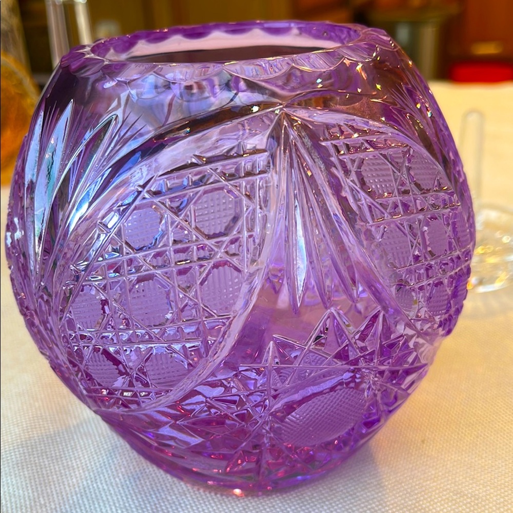 Rare high quality Purple Cut Glass Vase, rosebowl change color under LED light